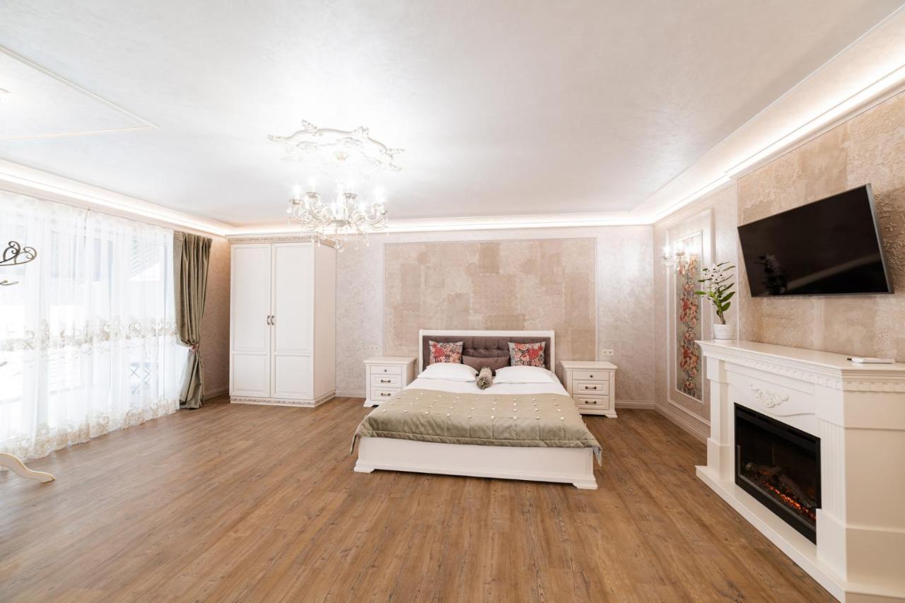 Vip Apartment On Duhnovicha Street .Free Parking. Ужгород Экстерьер фото
