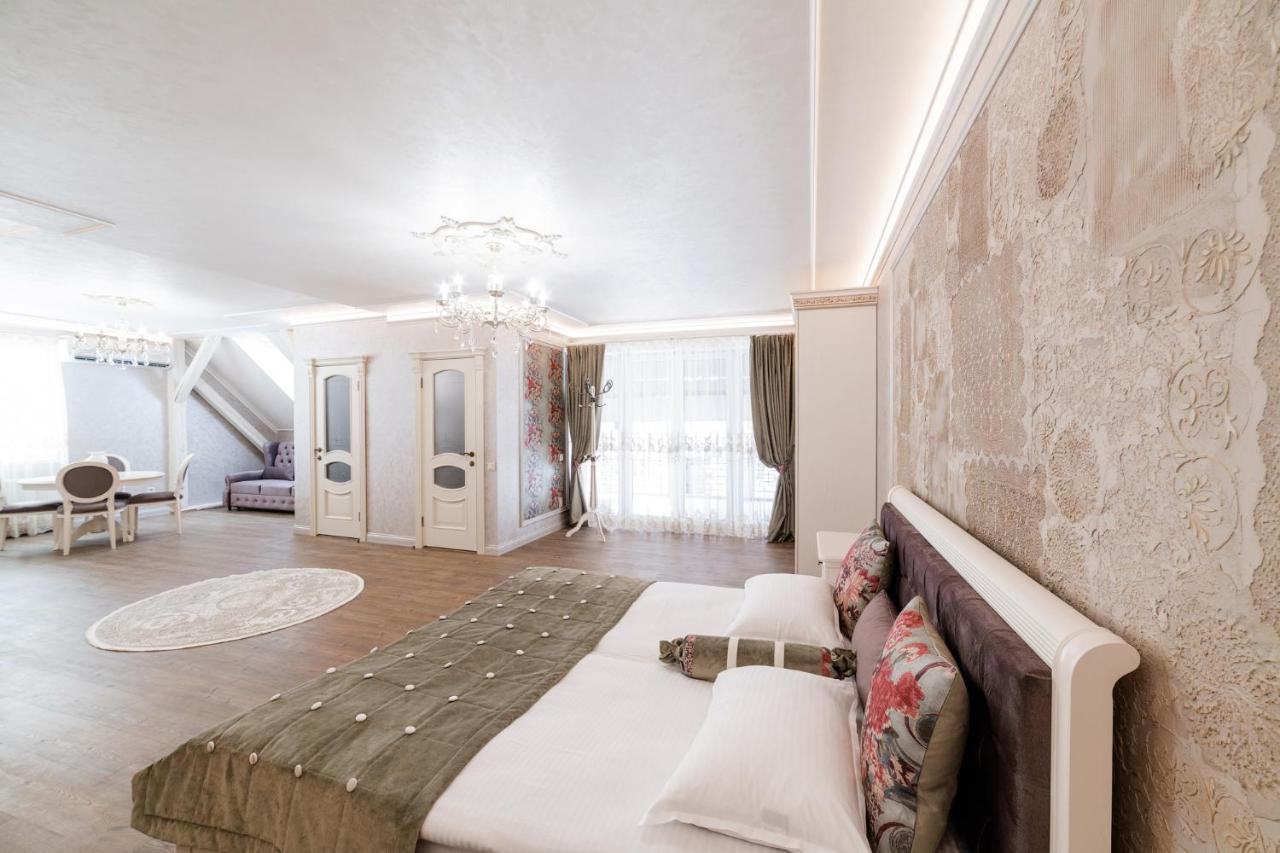 Vip Apartment On Duhnovicha Street .Free Parking. Ужгород Экстерьер фото