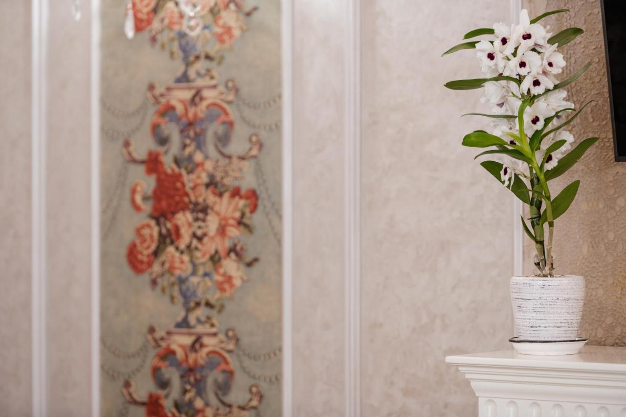 Vip Apartment On Duhnovicha Street .Free Parking. Ужгород Экстерьер фото
